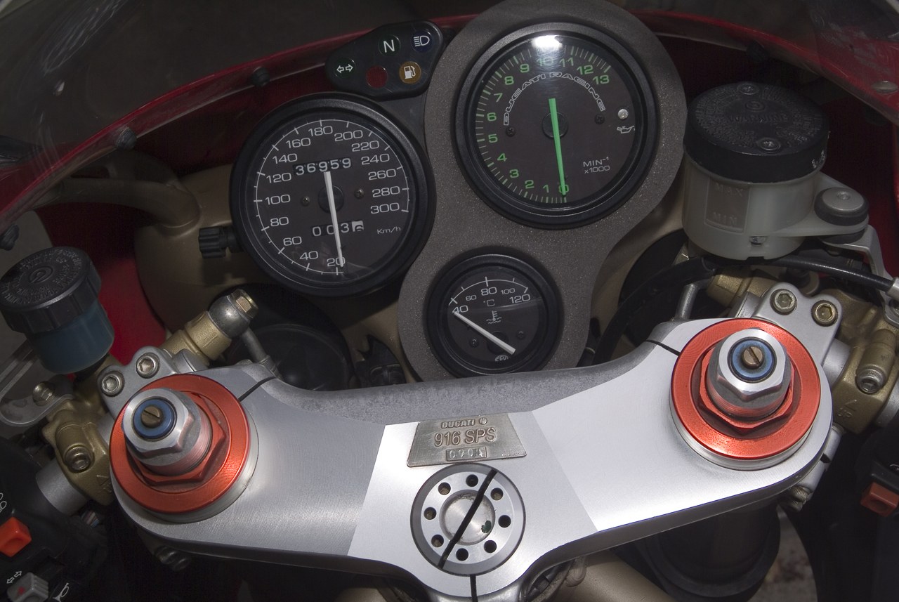916 SPS instruments and riding position